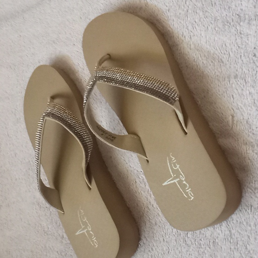 NWOT Blue Fin Wedge Thong Sandals - Picture 4 of 11